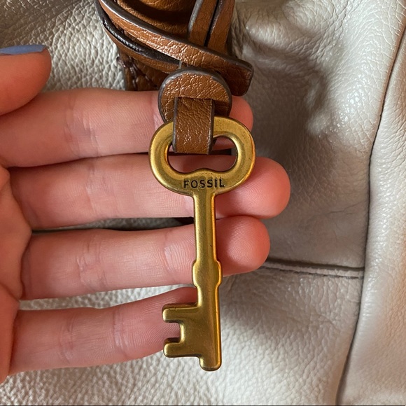 ⭐️FOSSIL PURSE⭐️ - Picture 2 of 4